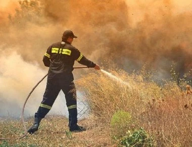 Κύπρος: Πυρκαγιά ξέσπασε σε δασική περιοχή κοντά στη Μονή Κύκκου (φωτό)